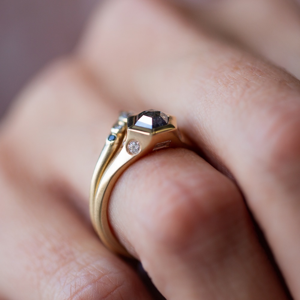 Salt&Pepper-Diamond-Gold-Ring8-Violet-Gray